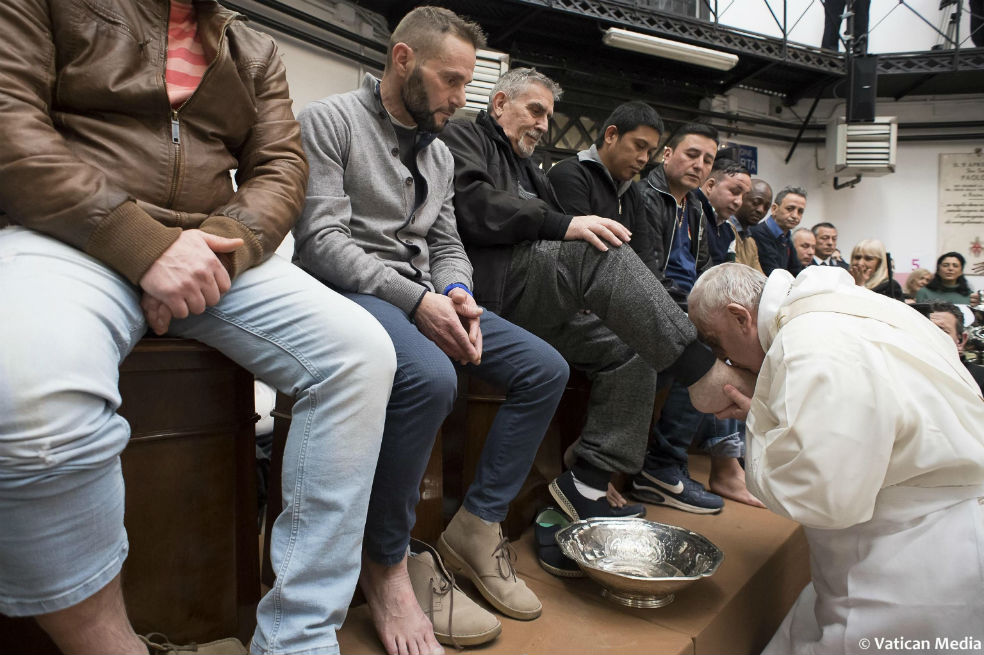 Un colombiano, entre los presos a los que el papa lavó sus pies