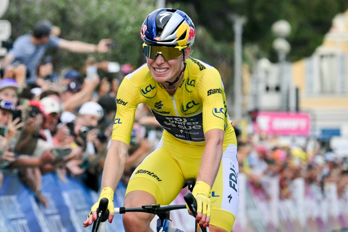 Demi Vollering hace historia al ganar el Tour de Francia; este año también ganó el Giro
