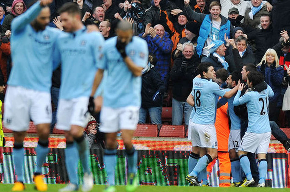 Manchester City goleó al United y se acerca a la punta de la Premier