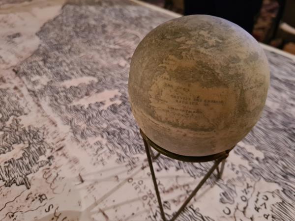 El globo terráqueo más antiguo con América es de Da Vinci, sostiene experto