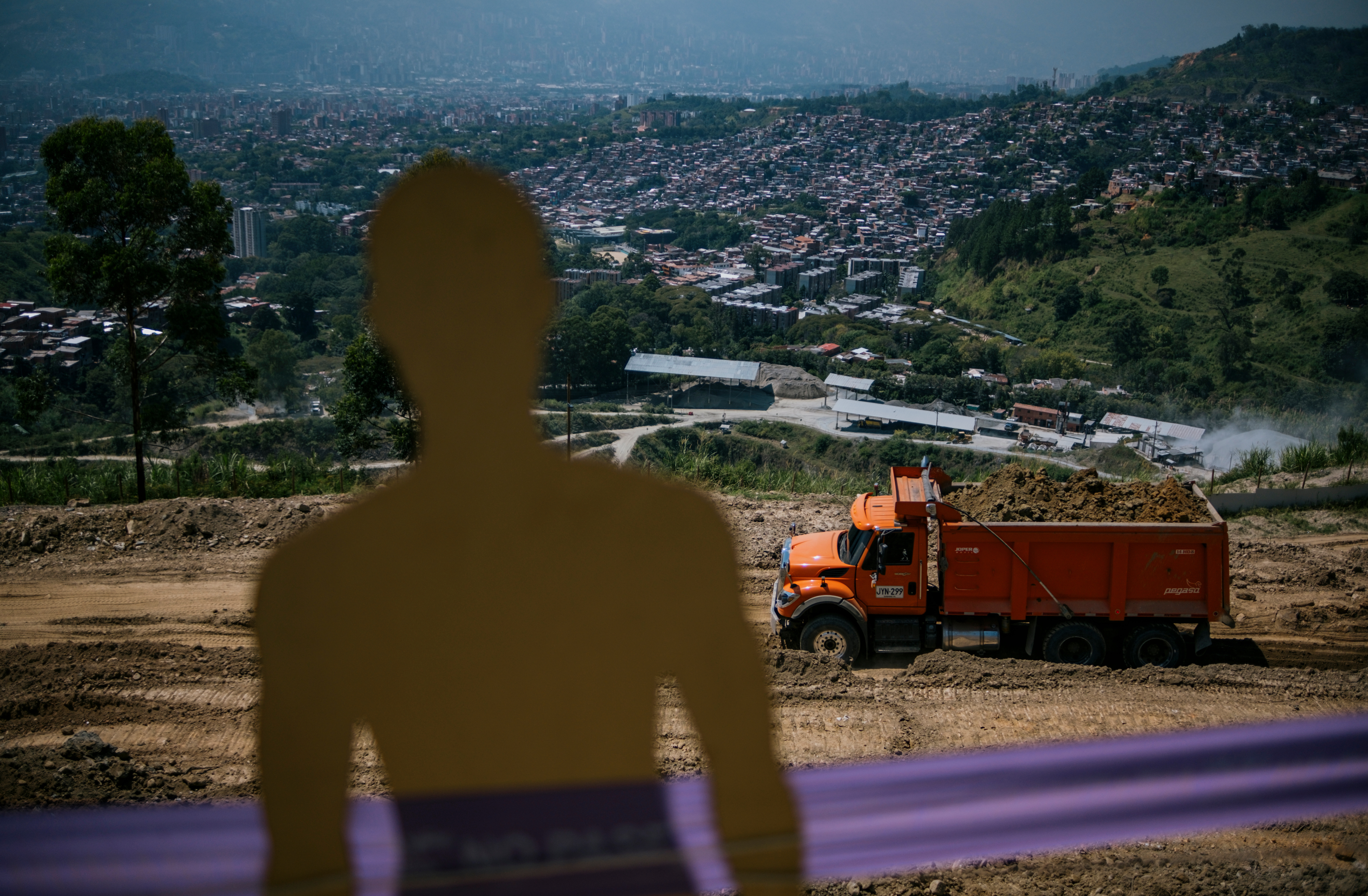 La intervención en La Escombrera responde al derecho de búsqueda de muchas víctimas de la comuna 13, en Medellín.