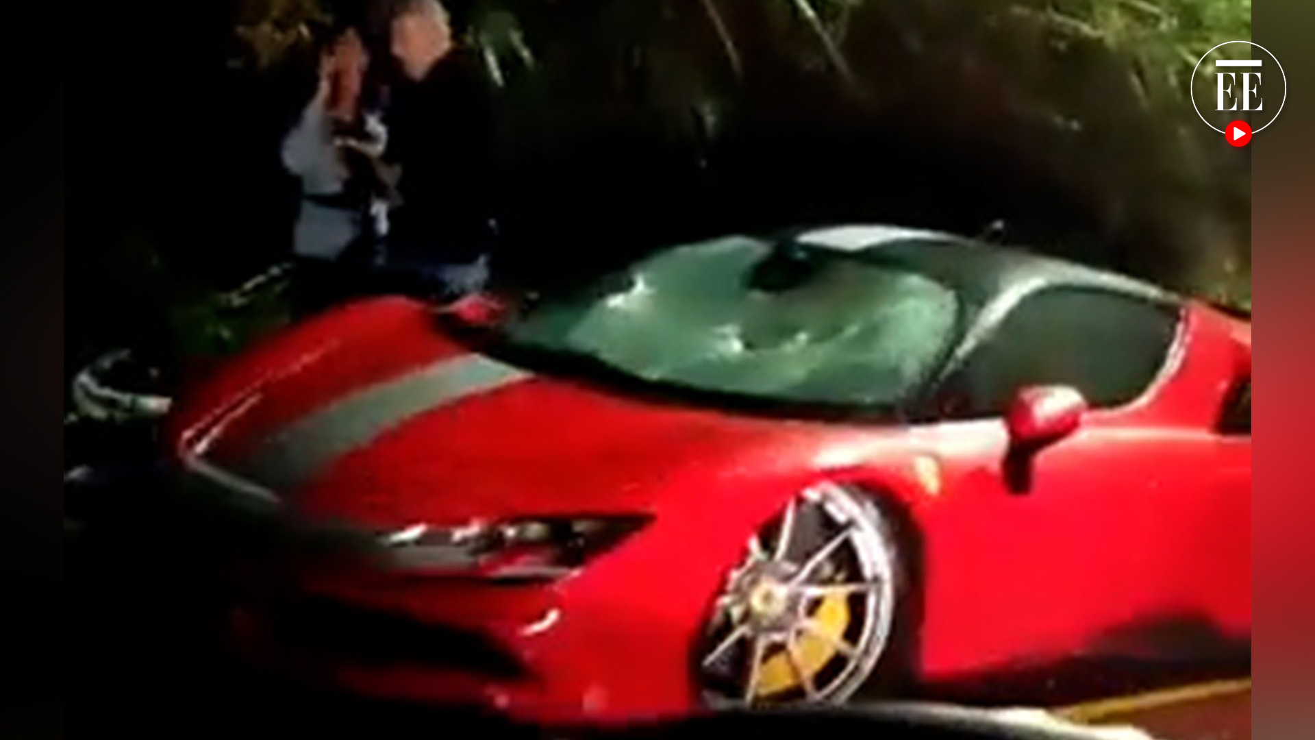Ferrari chocó contra un poste en Copacabana, Antioquia