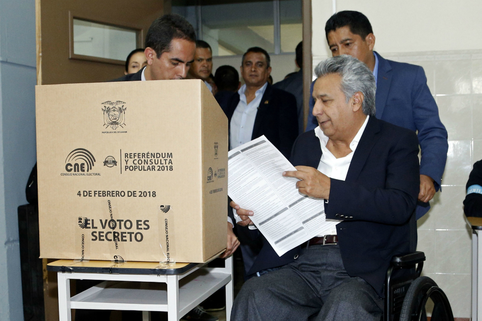 Avanzan votaciones de consulta popular en Ecuador