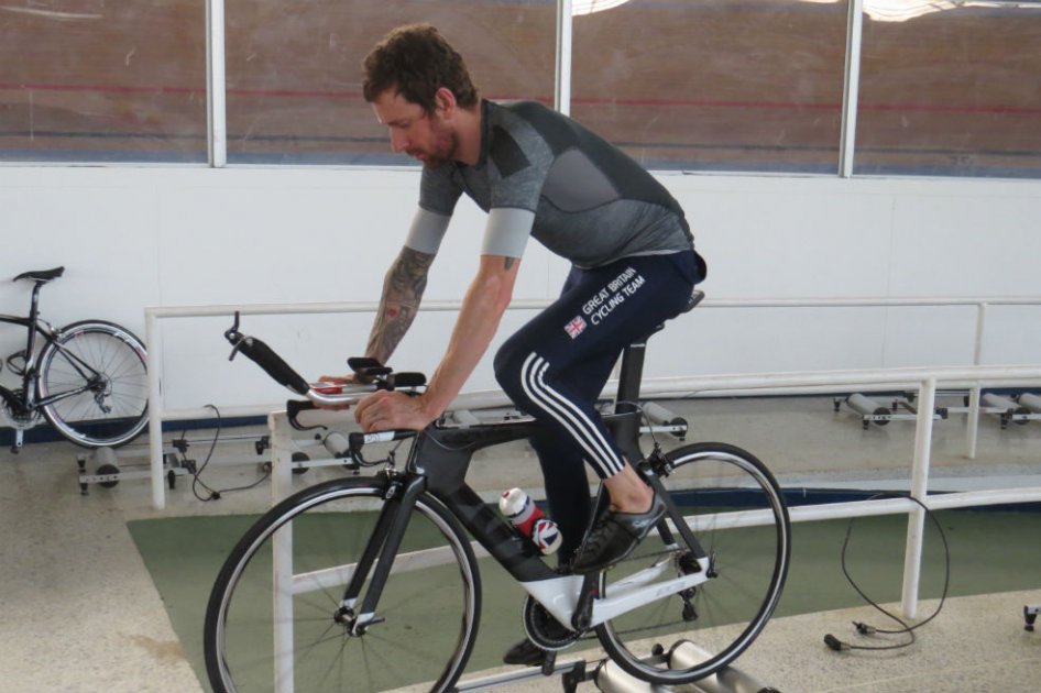 Selección Colombia y Bradley Wiggins se entrenan en el Alcides Nieto Patiño
