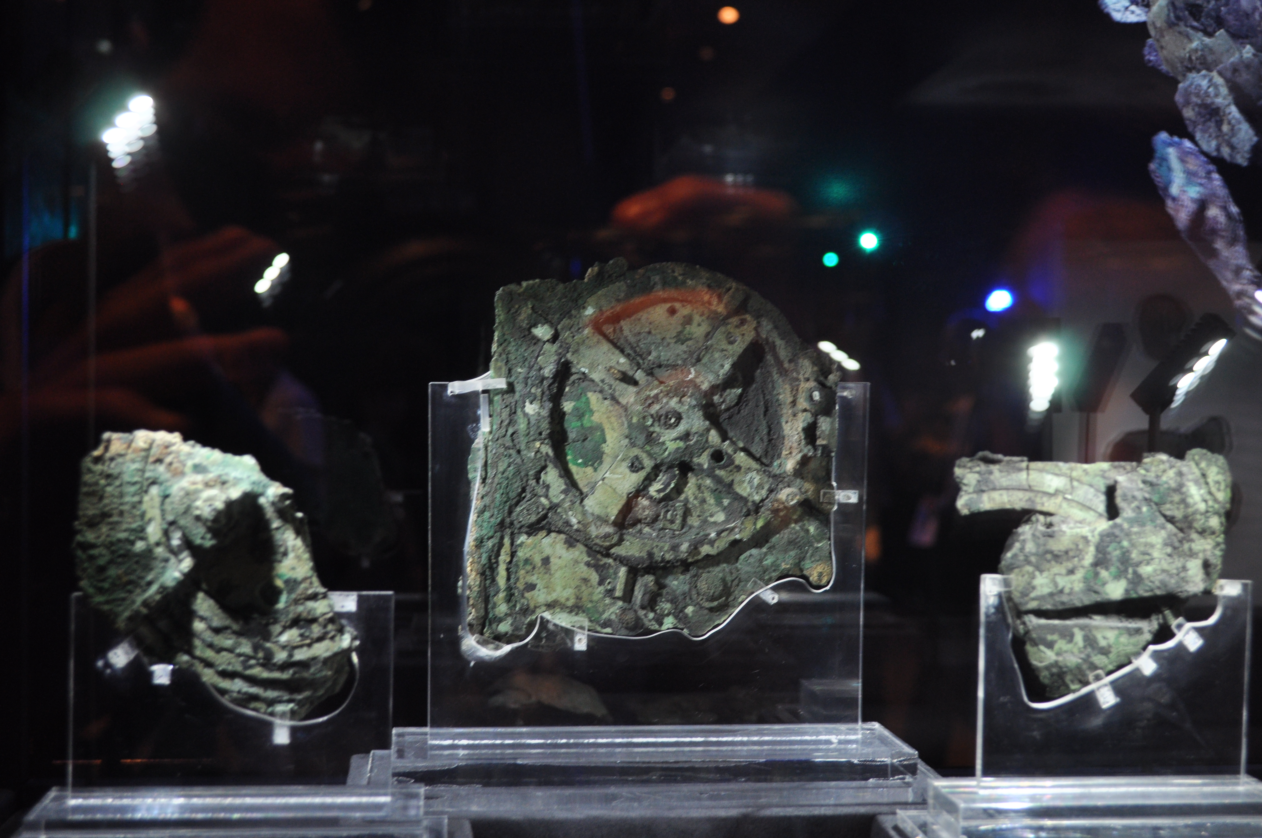 El Mecanismo de Antikythera es un antiguo dispositivo griego muy complejo, descubierto en 1901 cerca de la isla de Antikythera. /Juanxi - Creative Commons