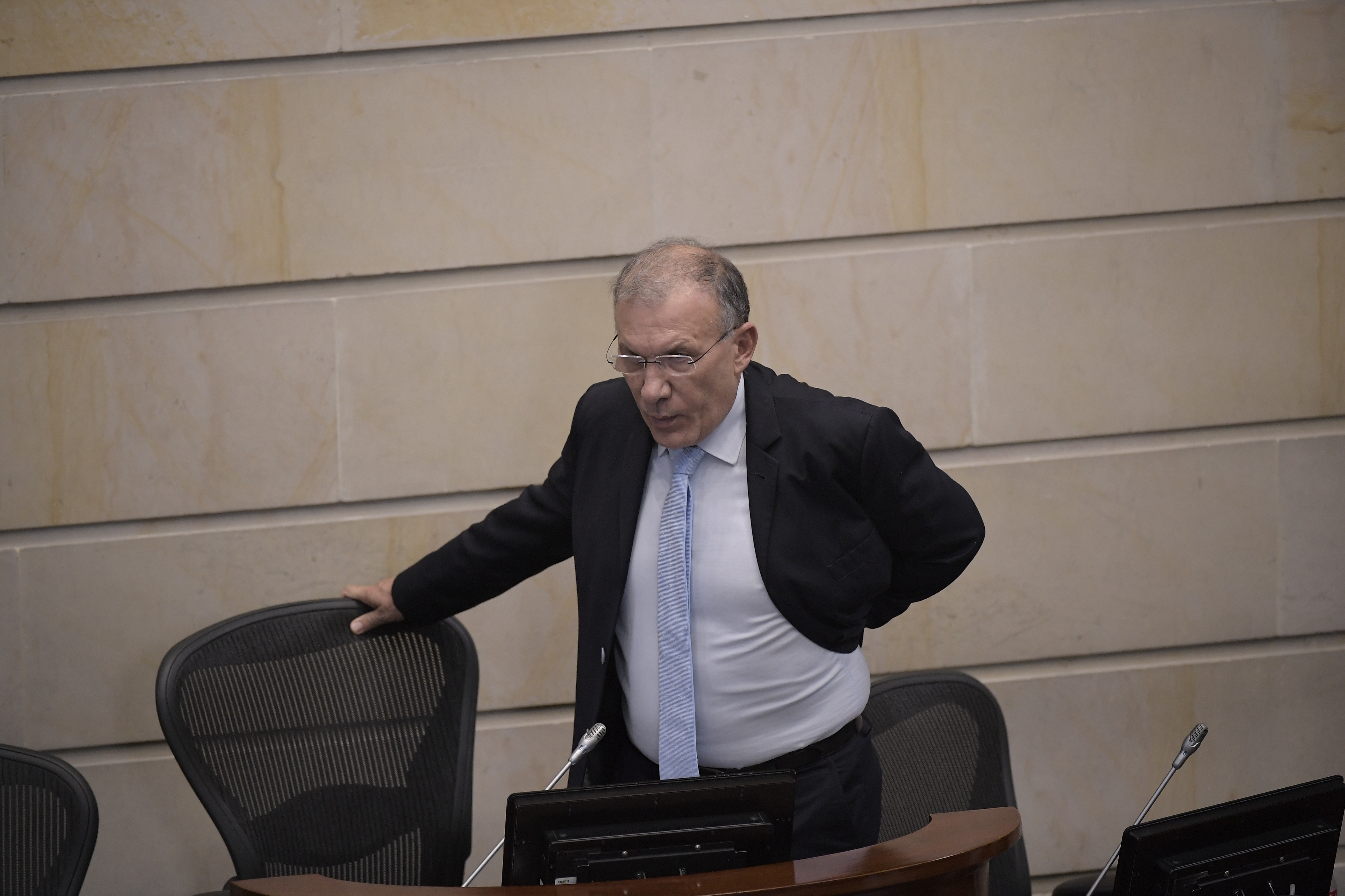Cancillería regañó a sus diplomáticos tras aparición de Roy Barreras en el Congreso