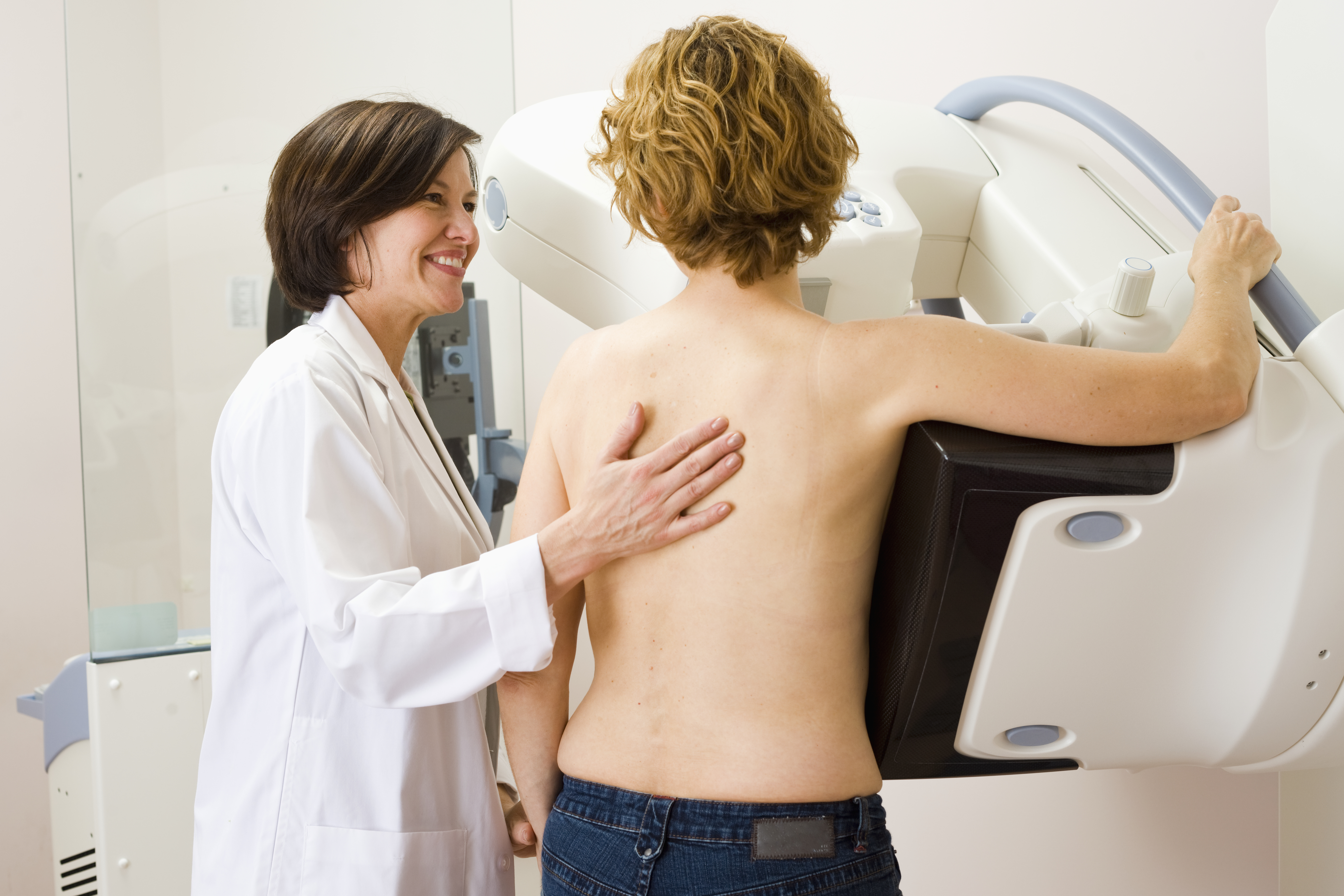 Realizan primer ensayo de terapia con haz de protones para pacientes con cáncer de mama