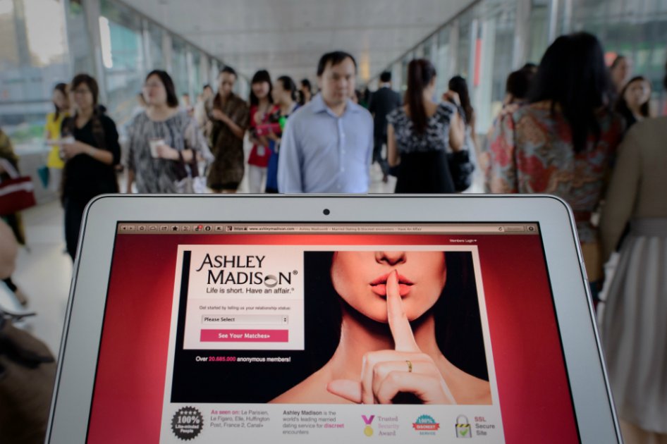 Renuncia el director de Ashley Madison tras hackeo