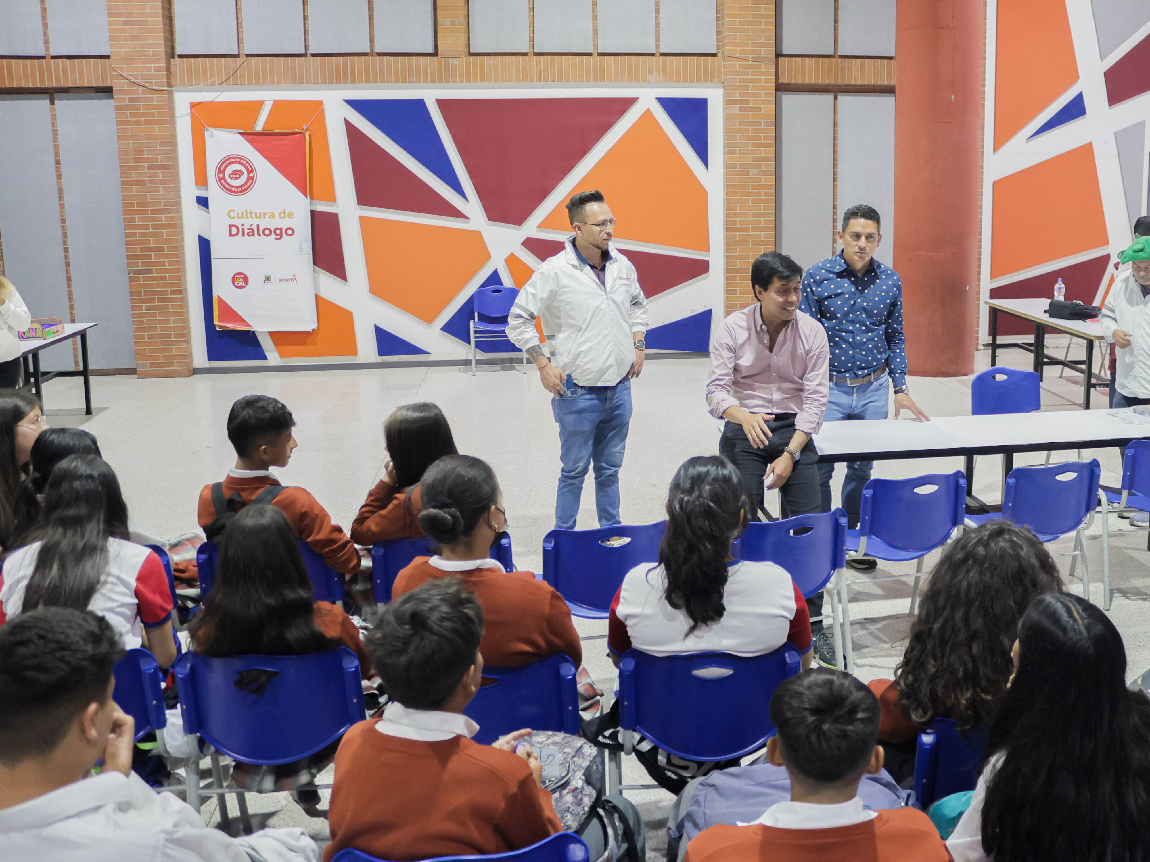 Los jóvenes desde los colegios ayudan a resolver conflictos a través del diálogo