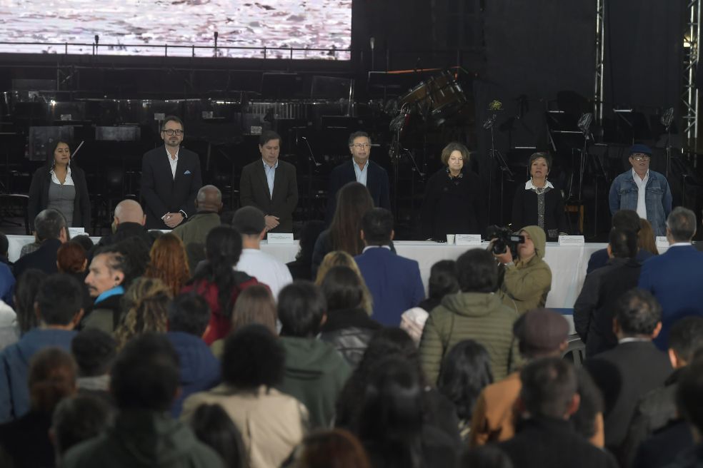 Petro midió su músculo en calles apalancándose en la paz y el “estallido social”