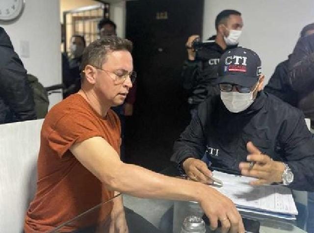 Denuncian que Jhonier Leal, confeso asesino, usaría celular estando detenido