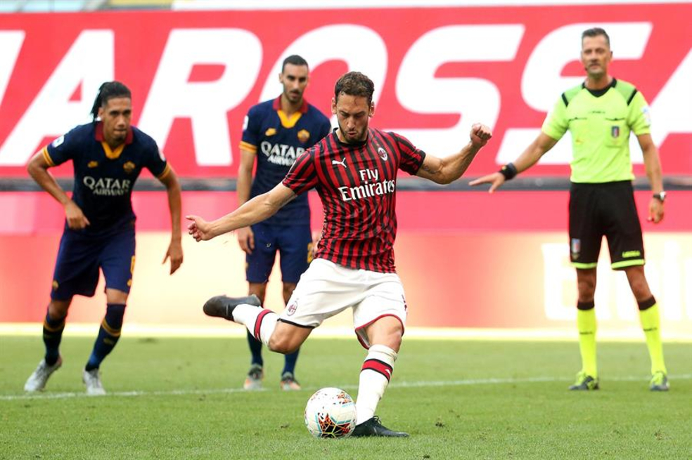 Serie A: Milan venció 2-0 a la Roma y se acerca a la Europa League