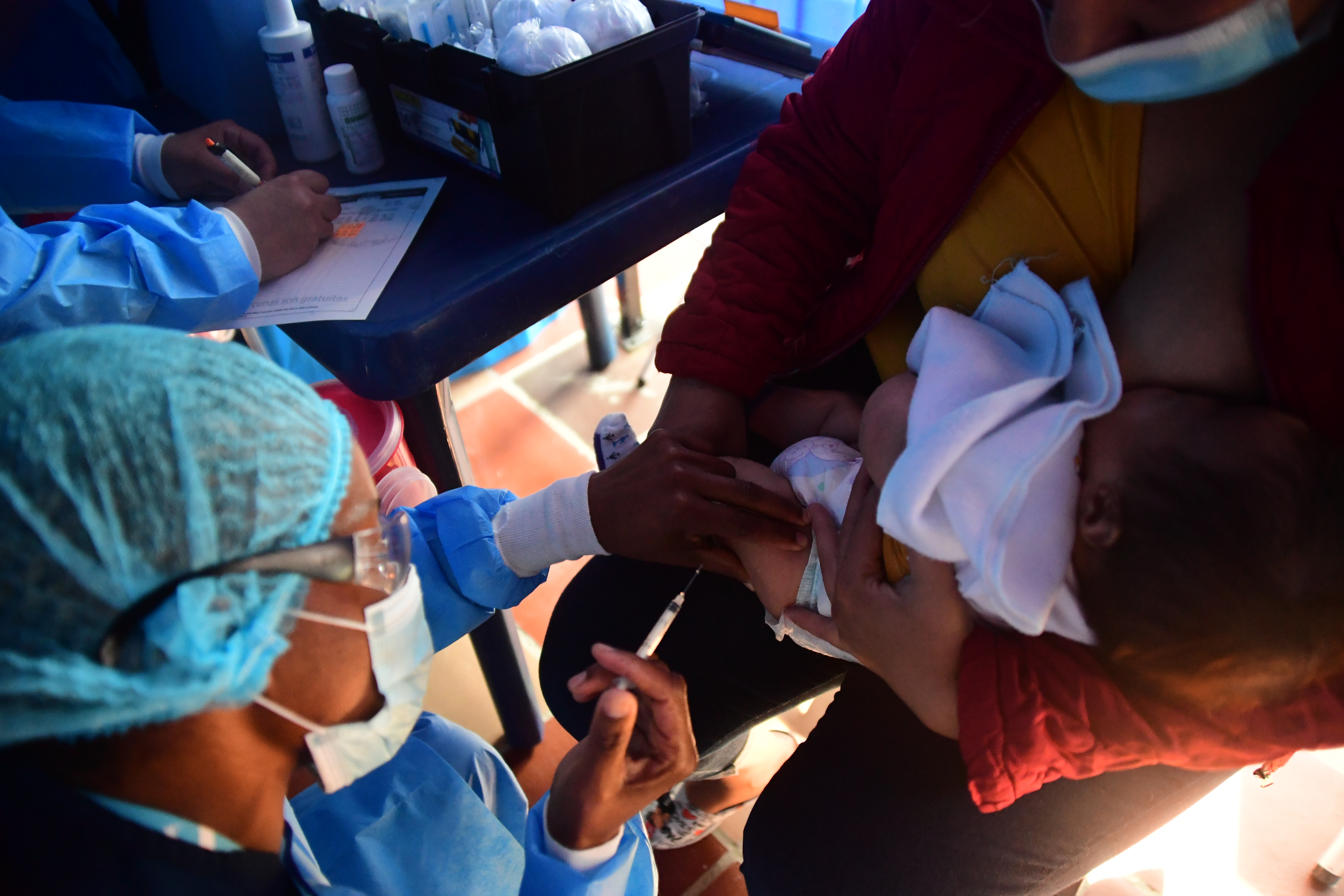 Vacunación en Bogotá para niños y adolescentes: dónde y cómo acceder