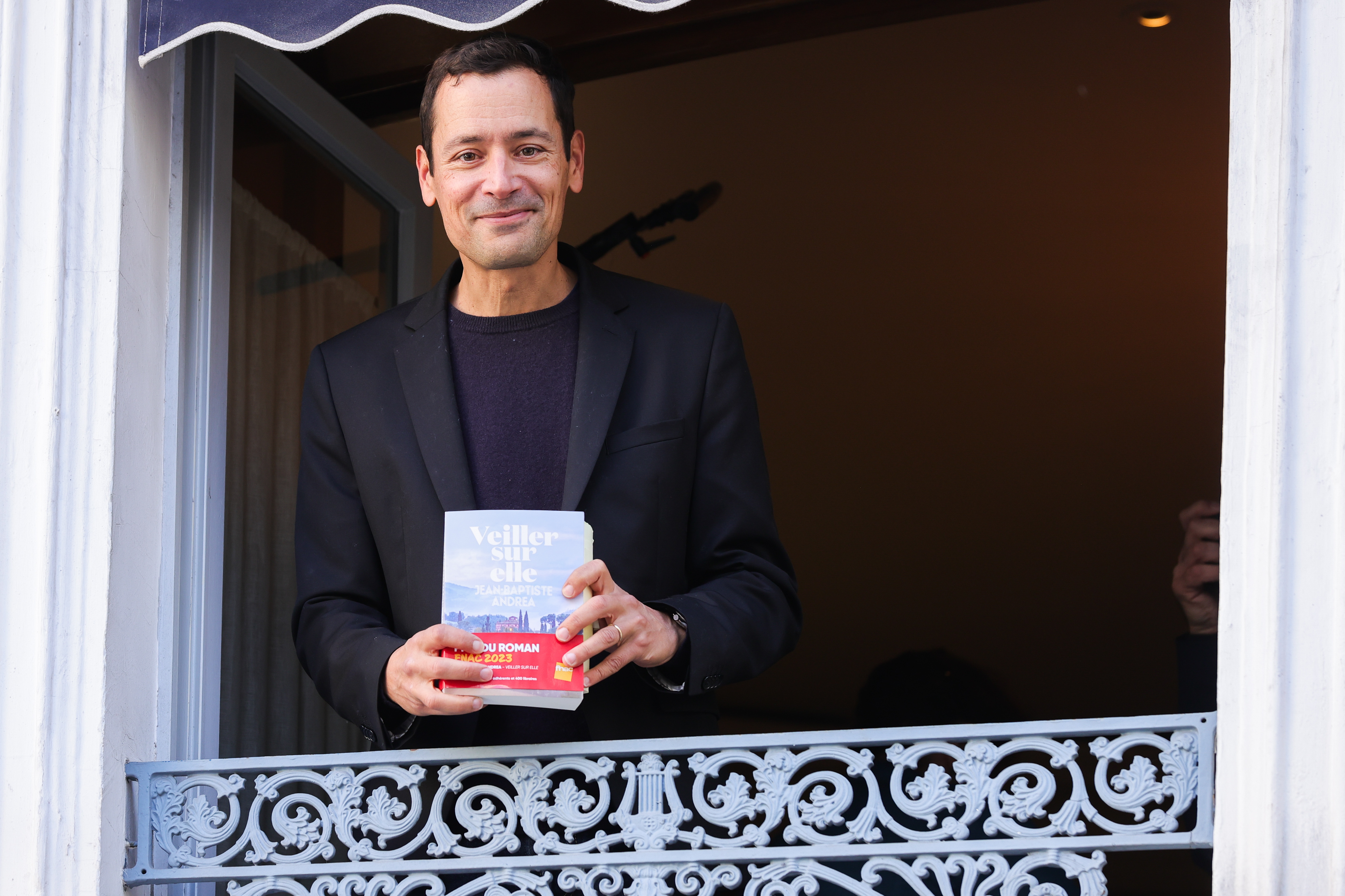 El francés Jean-Baptiste Andrea gana el premio Goncourt por “Veiller sur elle”