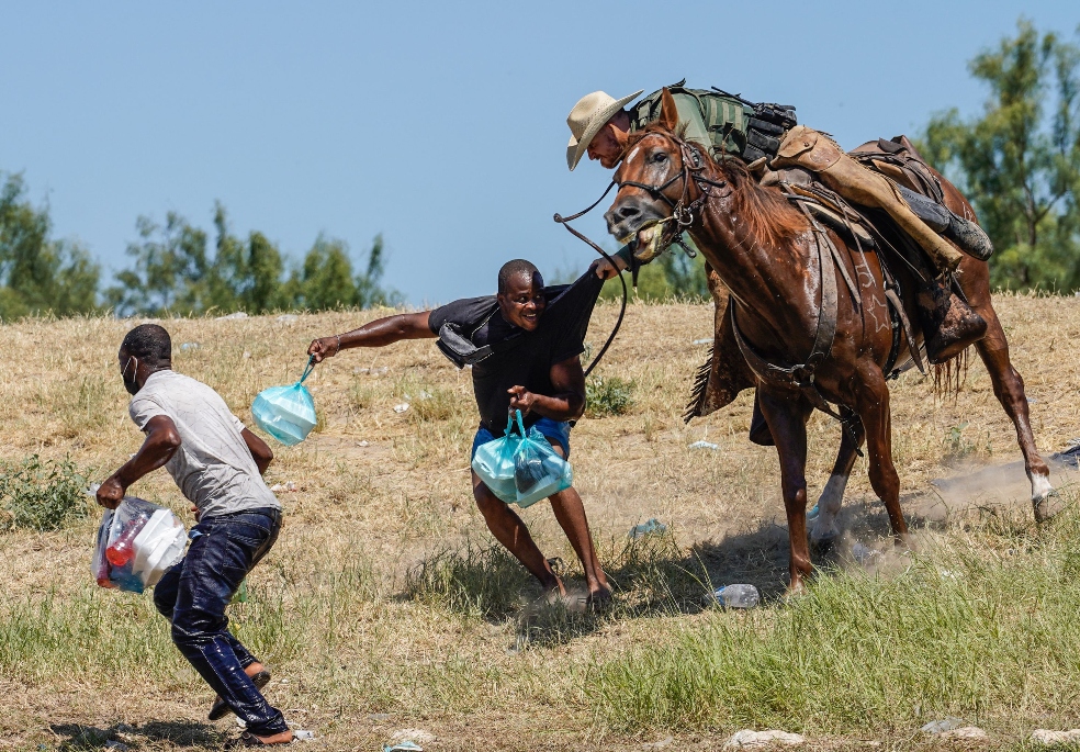 EE.UU. deja de usar caballos en operaciones con migrantes; el problema va más allá