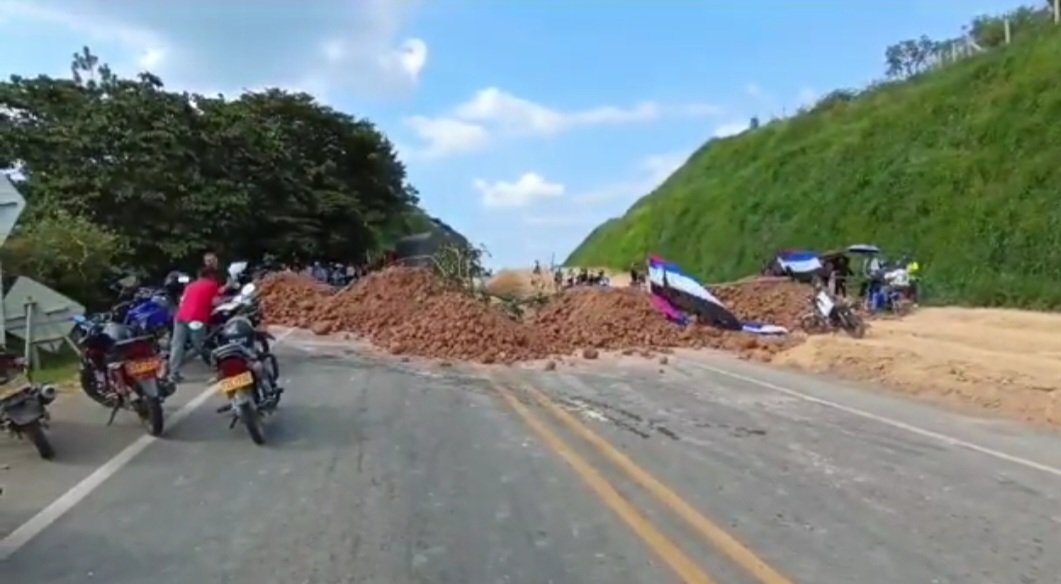 “Rechazamos las vías de hecho”: Gobierno criticó bloqueos a la Panamericana
