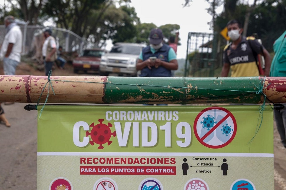 Desde el inicio de la cuarentena, alrededor de 63.000 guardias indígenas vigilan las entradas a sus territorios.