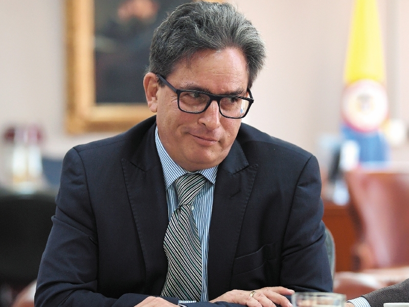 Alberto Carrasquilla se queda, por ahora, en el Banco de la República