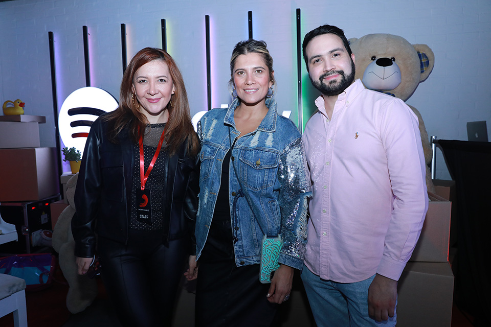 María Mercedes Montejo, Valentina Hoyos y Carlos Contreras