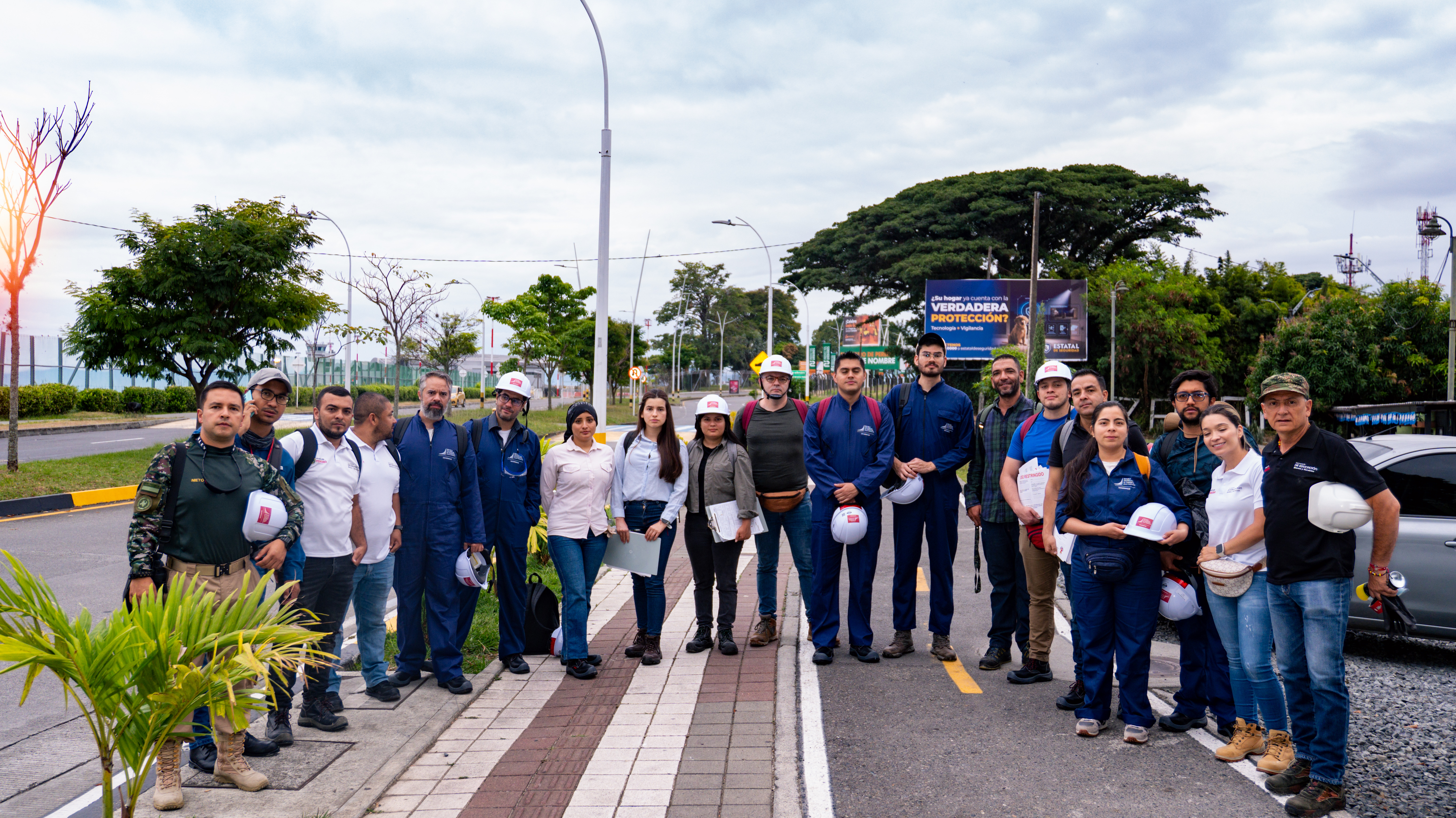 La Escuela Colombiana de Ingenería Julio Garavito convocó y envió profesionales al Eje Cafetero, para apoyar las labores de revisión estructural de edificios, casas y colegios.