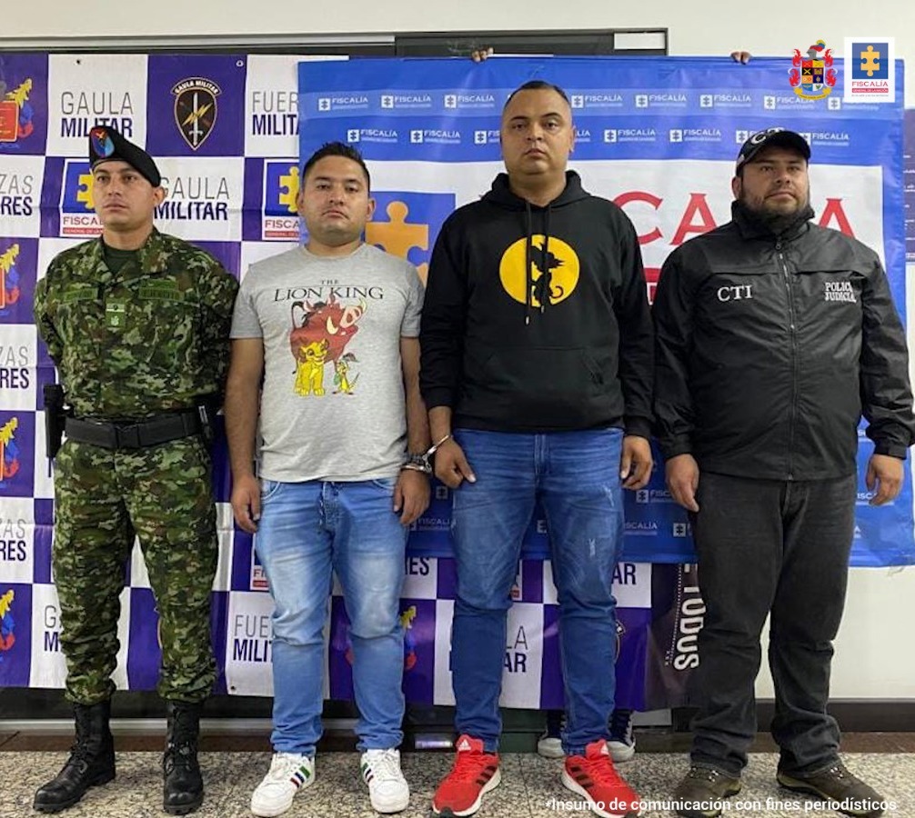 Según la investigación, usaron sus cargos para sacar material bélico de los batallones donde fueron asignados.