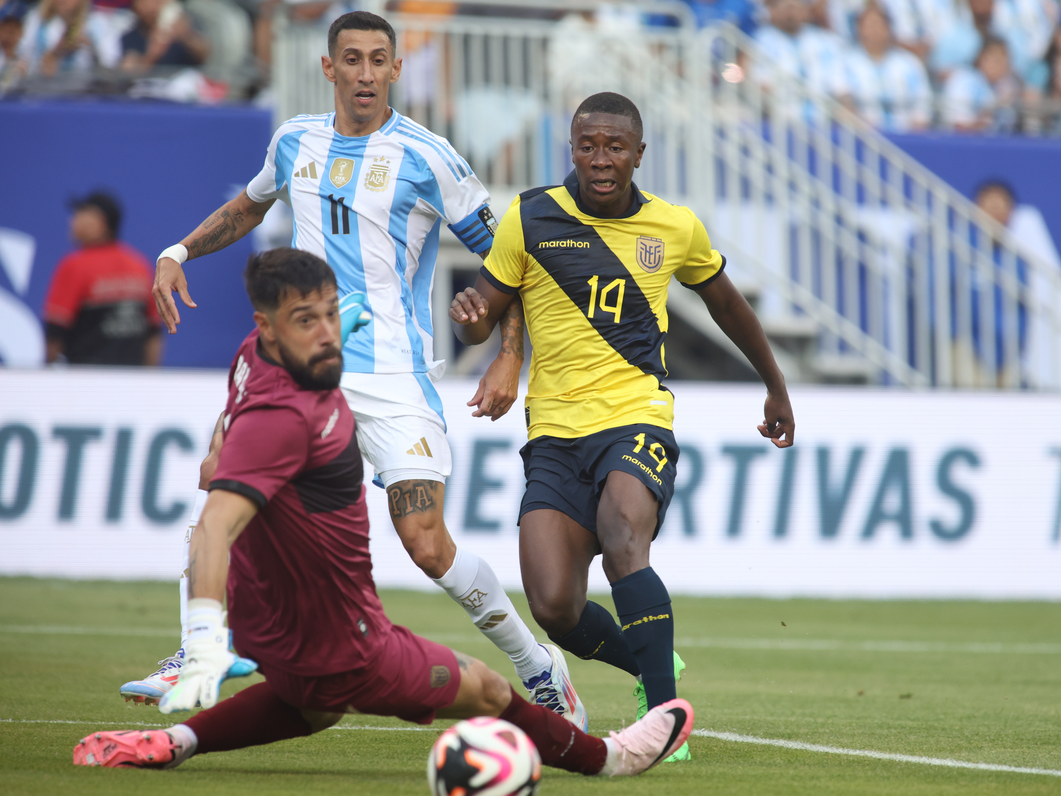 Argentina se pone a punto para la Copa América y gana con gol de Di María