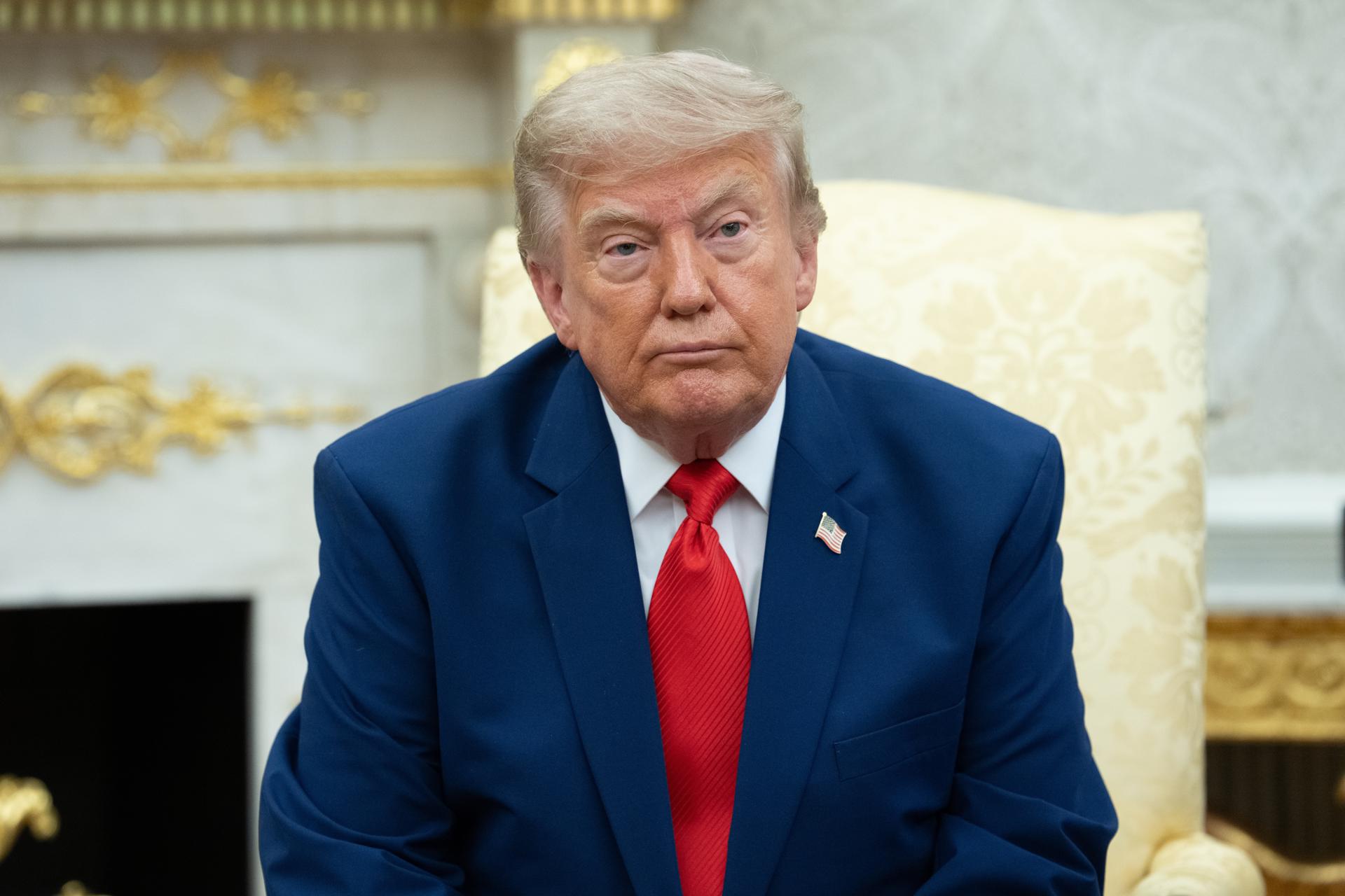 Trump condicionó la ayuda federal a colaborar con ICE y varios estados lo demandaron