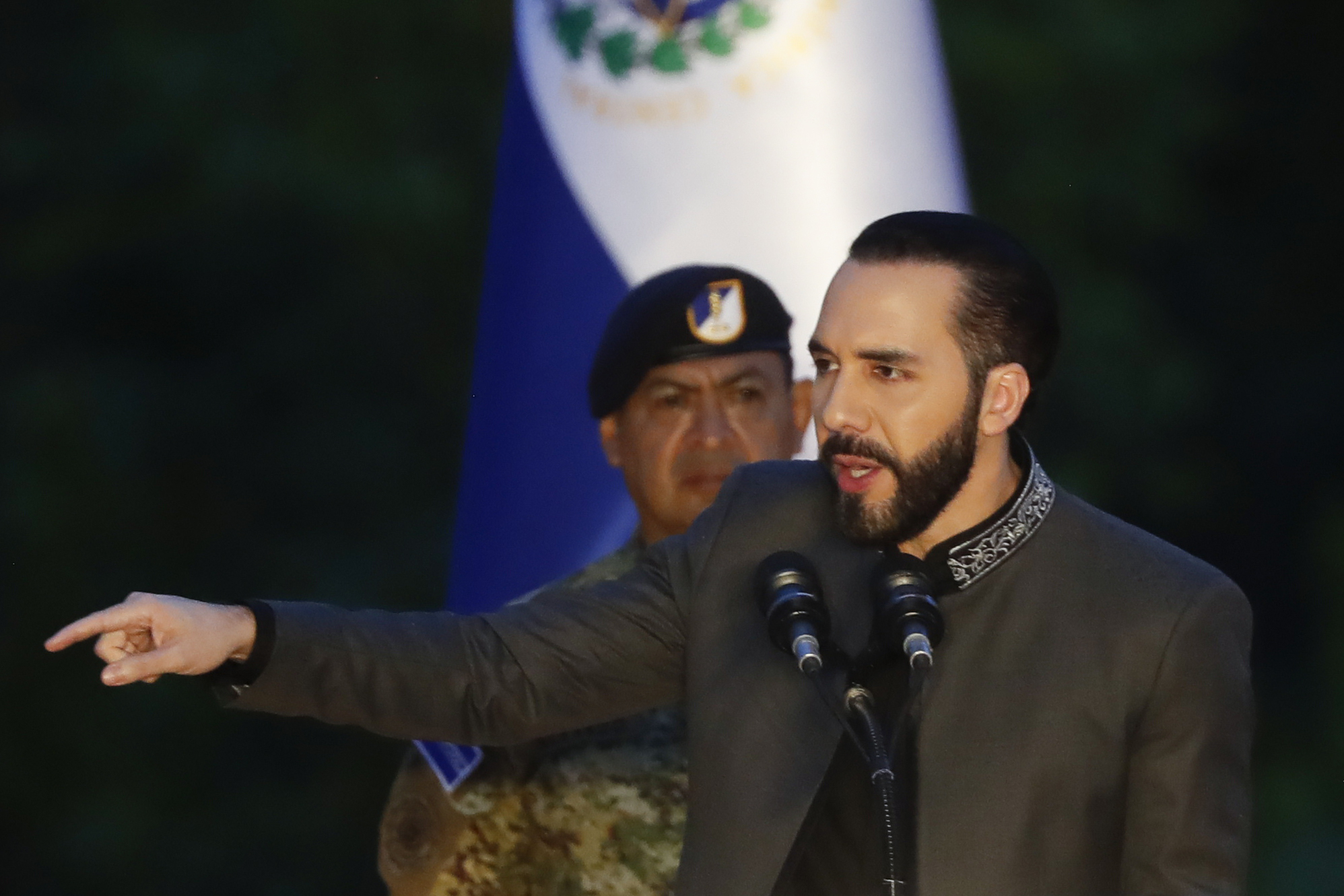 Bukele dice que desarticularon las pandillas en El Salvador, pero sigue ofensiva