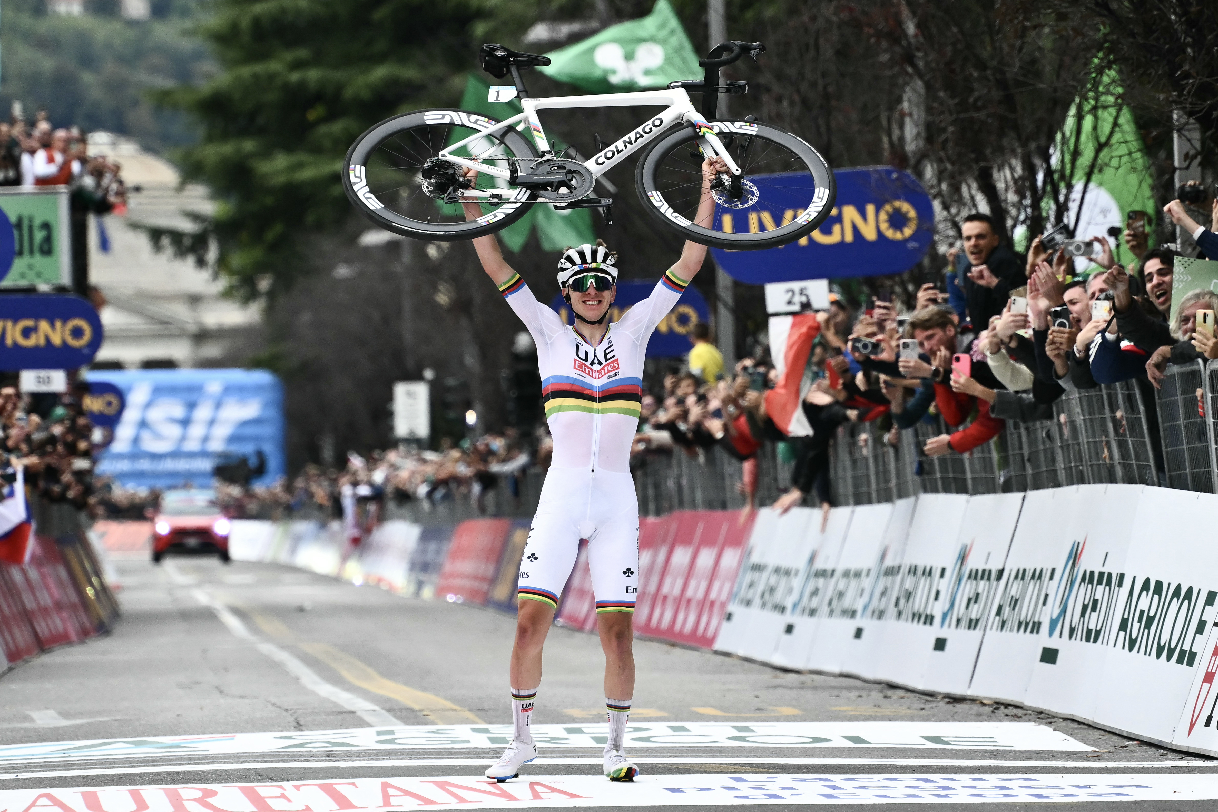 Tadej Pogacar sigue imparable y ganó su cuarto Giro de Lombardía consecutivo
