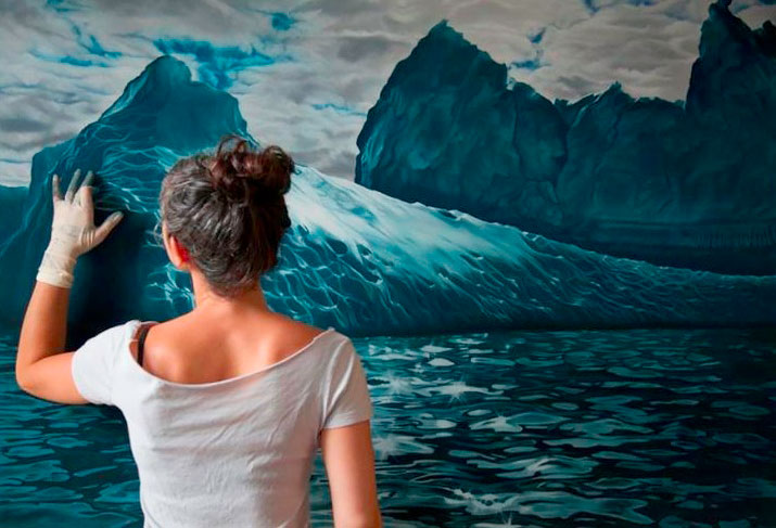 Zaria Forman, la artista que pinta glaciares con sus dedos