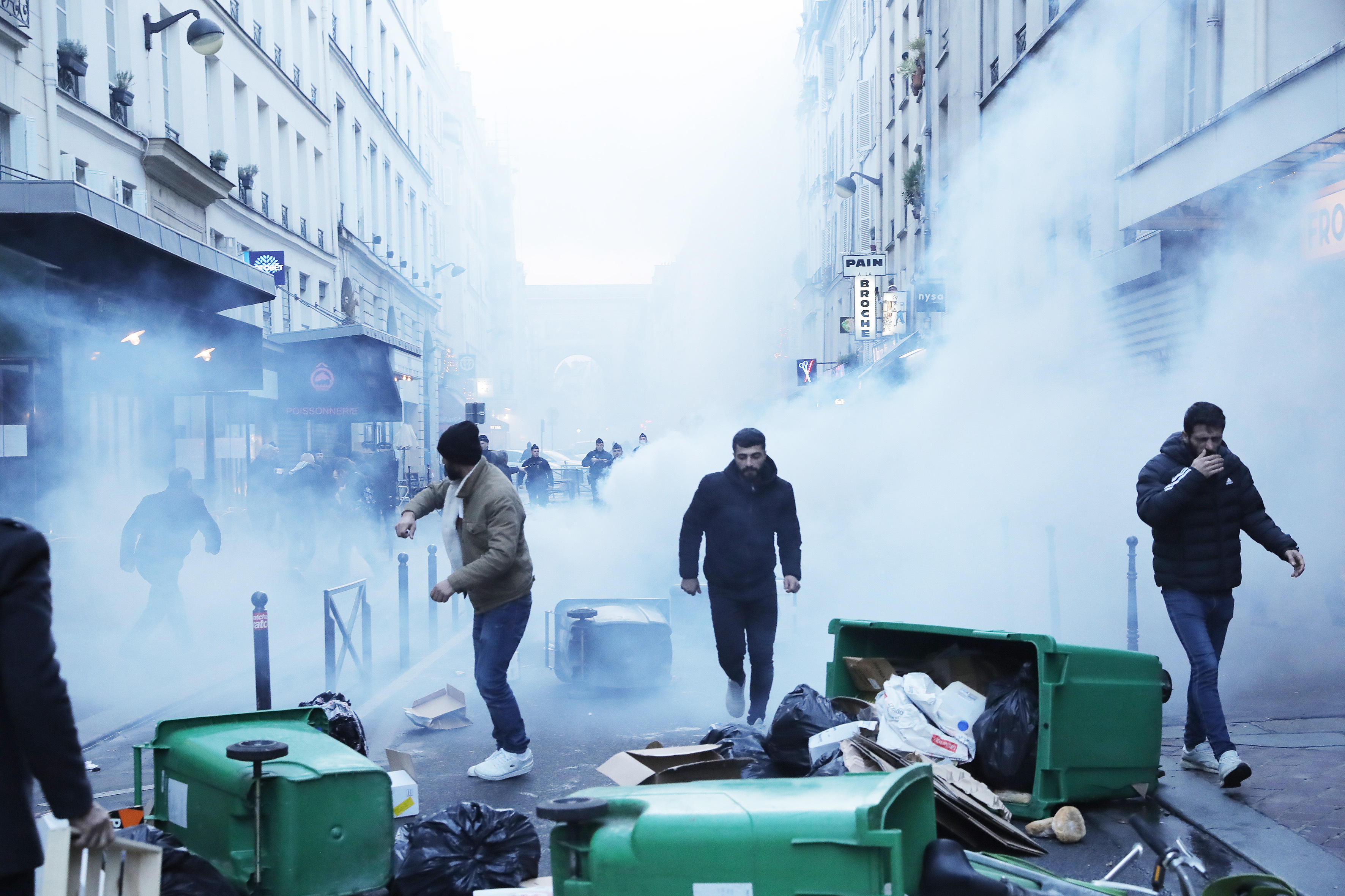 Asesinato de tres ciudadanos kurdos desata disturbios en París