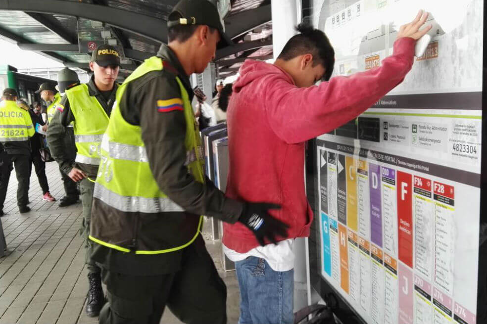 Policía intensifica operativos contra hurtos en estaciones de Transmilenio