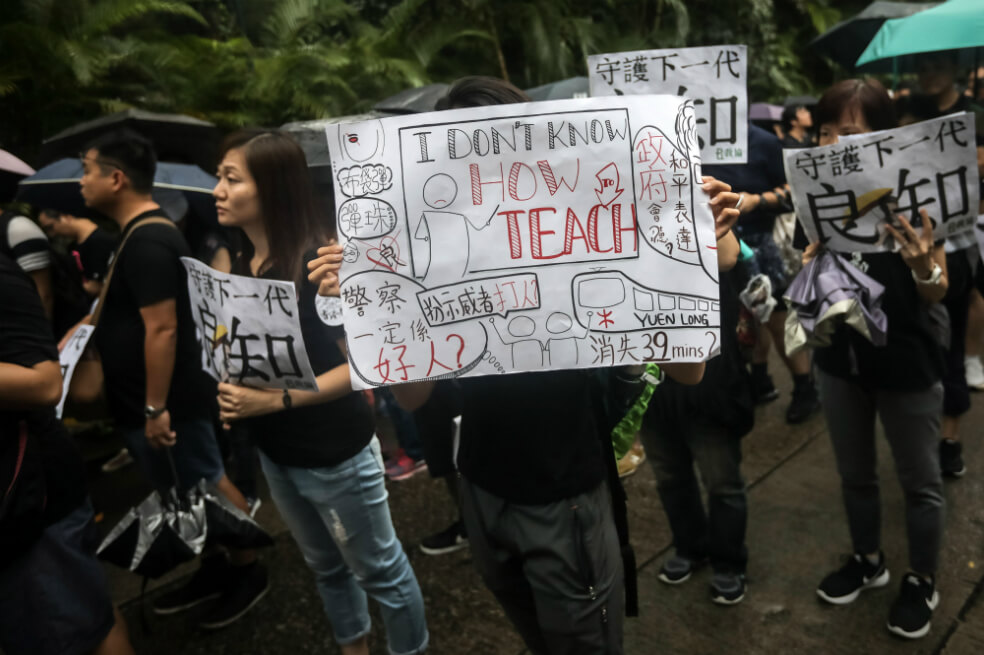 Profesores marcharon en Hong Kong para “proteger la próxima generación”