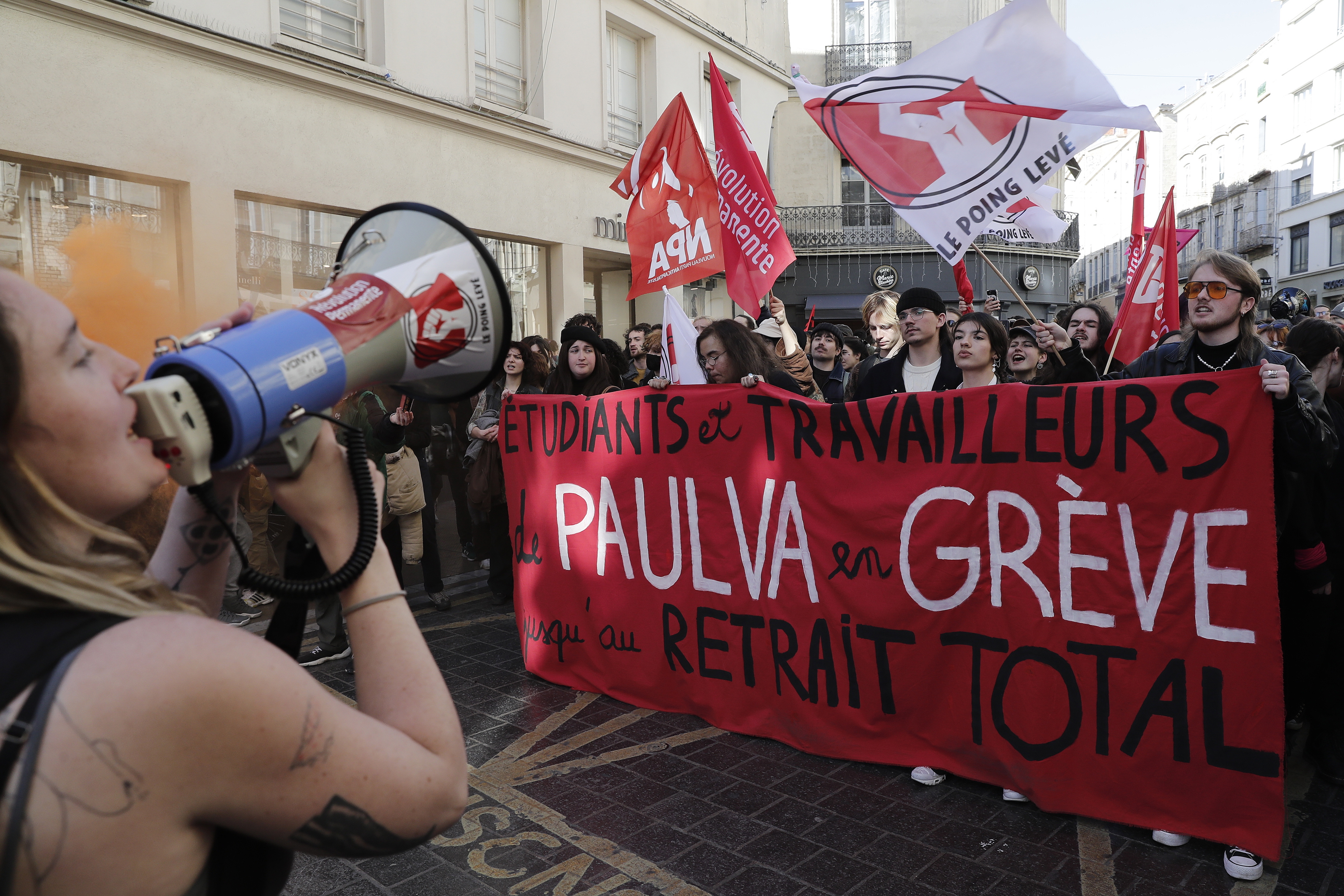Francia: ¿en qué consiste la reforma pensional por la que protestan en las calles?