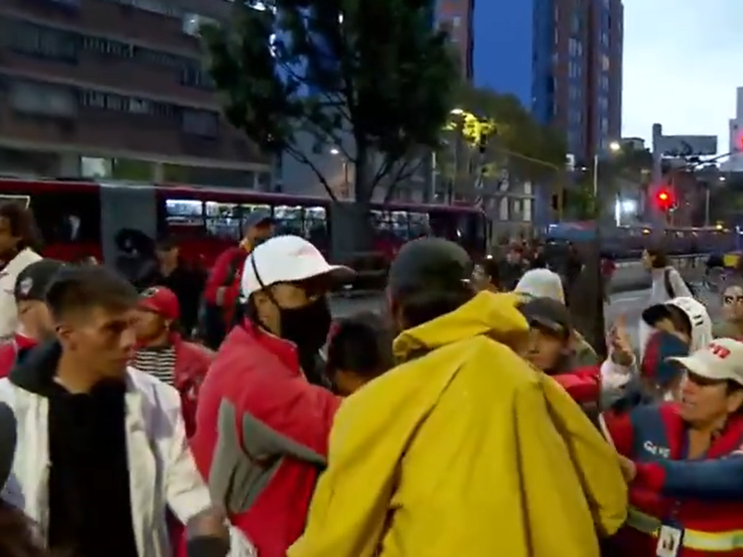 Periodista y camarógrafo de Red+ Noticias fueron agredidos en medio de manifestación