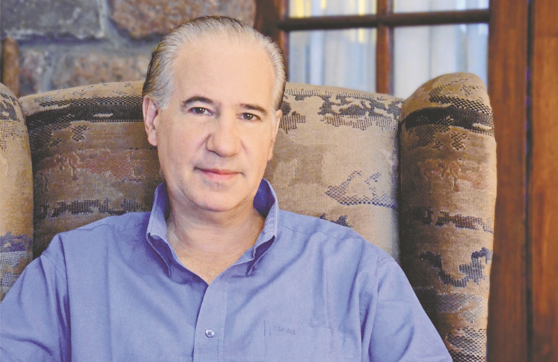 El escritor uruguayo Ruperto Long, quien combina su carrera de ingeniero con la literatura. / María Fernández Russomagno