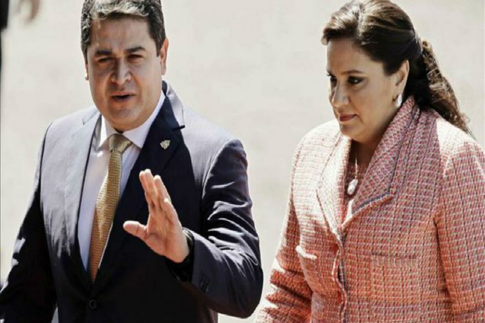 El presidente de Honduras, Juan Orlando Hernández, y su esposa, Ana García de Henández/ EFE