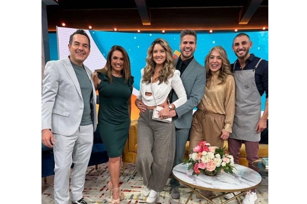 Días antes de San Valentín, la presentadora Daniela Álvarez hizo una larga travesía para sorprender a su novio Daniel Arenas.