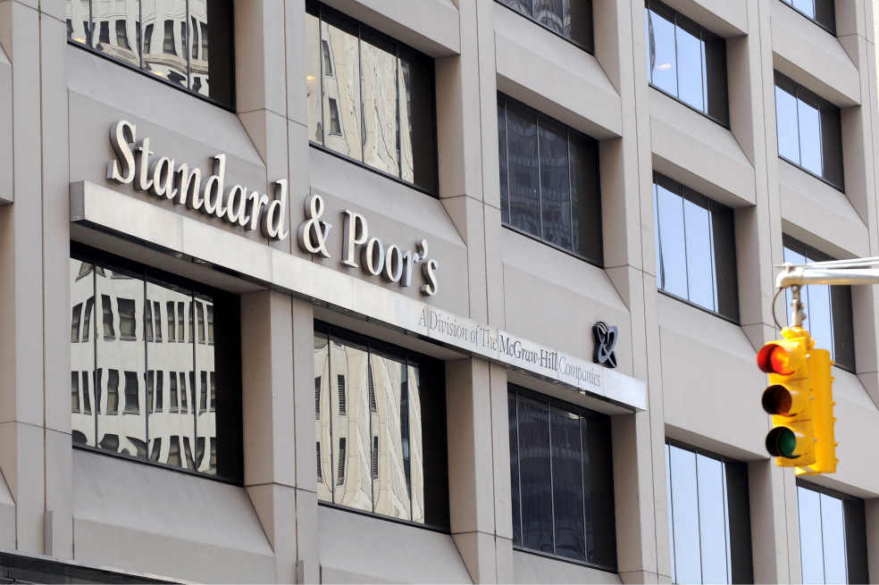 S&P rebaja la calificación de Colombia a BB-: las razones detrás de la decisión