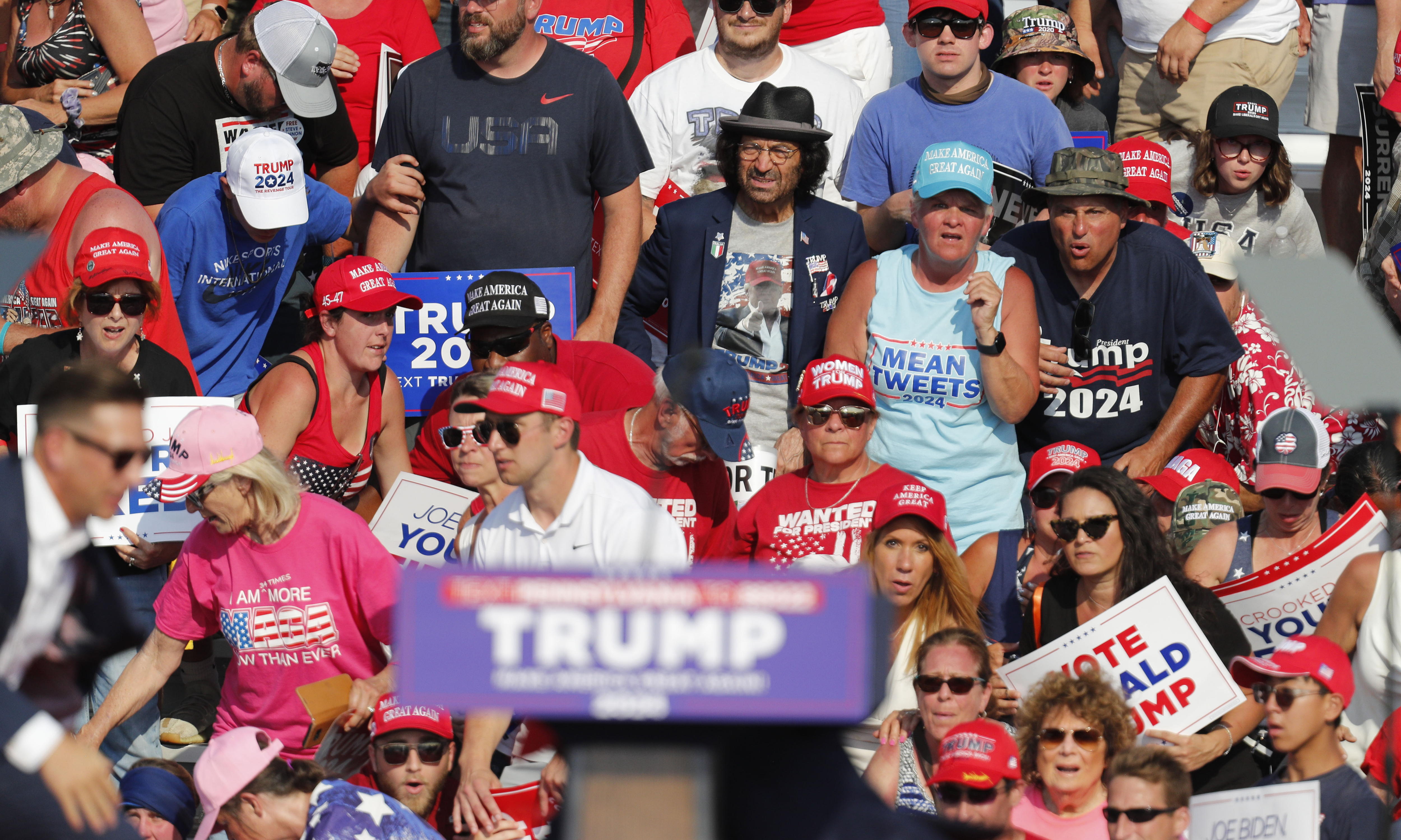 Butler (United States), 13/07/2024.- Supporters react as former US President Donald Trump drops to the floor after being shot at during a campaign rally at the Butler Farm Show Inc. in Butler, Pennsylvania, USA, 13 July 2024. Trump was rushed off stage by secret service after a shooting during a campaign rally in Pennsylvania. Former US President Donald Trump stated on social media that a bullet pierced the upper part of his right ear and that a person attending the rally was killed, another was injured and that the alleged shooter was dead. EFE/EPA/DAVID MAXWELL