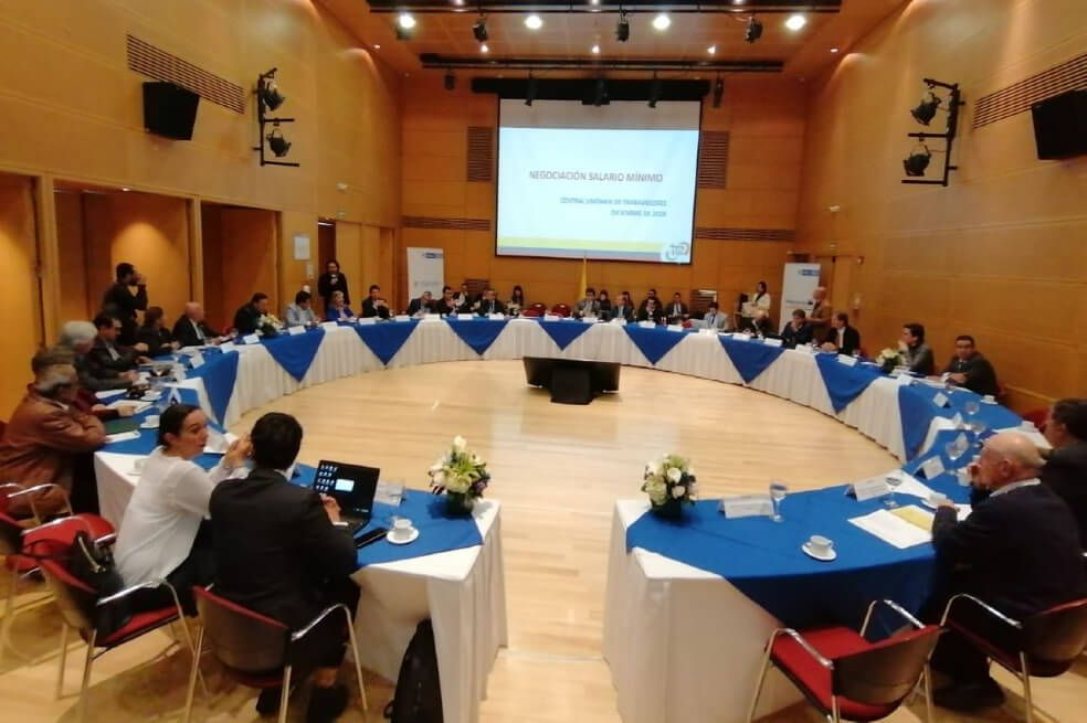 Salario mínimo: empresarios suben propuesta de incremento a 5 %