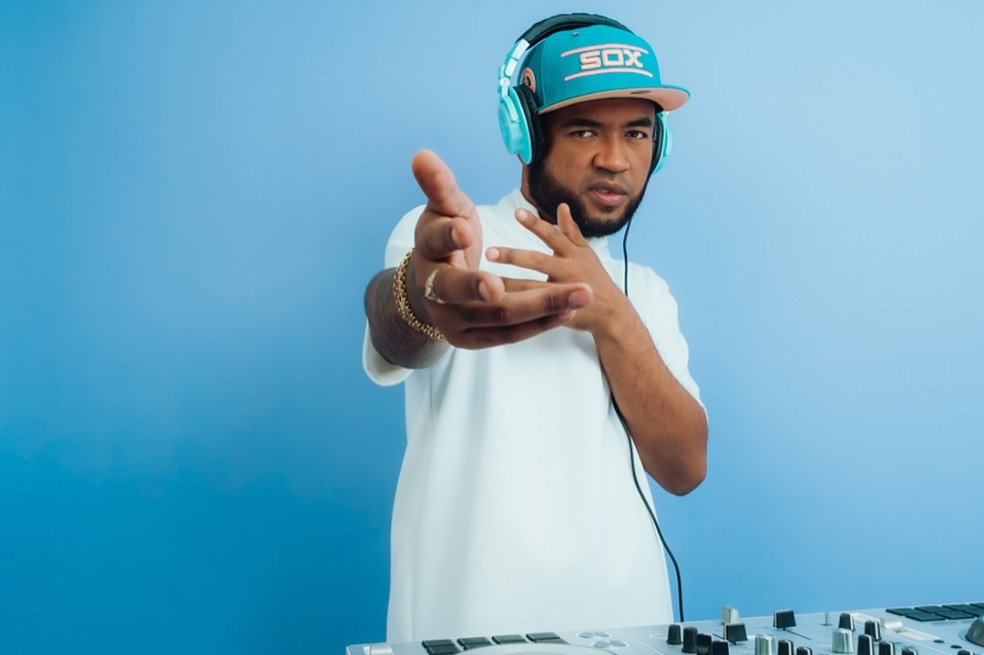 Dumek Turbay, alcalde de Cartagena, confirmó que hay un gran despliegue policial en Barranquilla para dar con el paradero del DJ cartagenero. Estos son los nuevos detalles del caso.