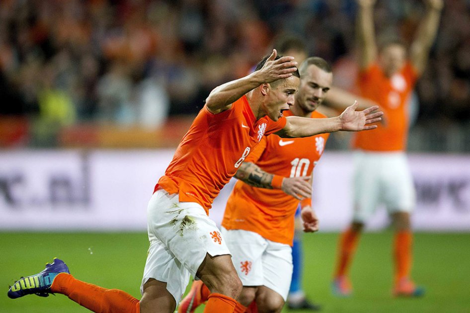 Sufrida victoria de Holanda contra Kazajistán en Ámsterdam