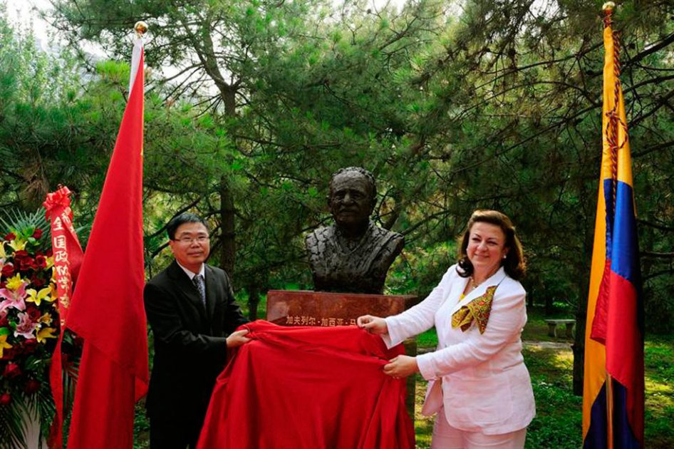 Colombia instala un busto de García Márquez en el corazón de Pekín