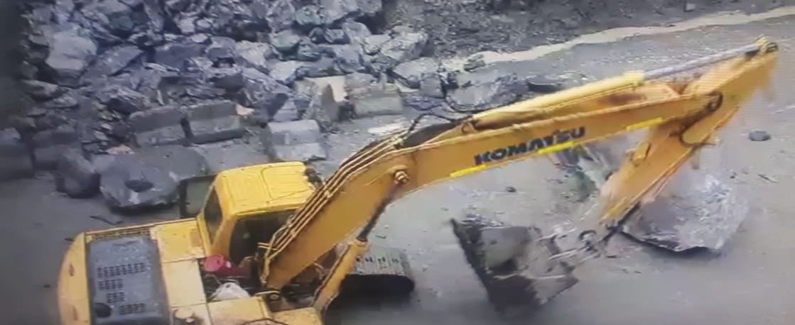 Las labores de remoción y limpieza de escombros en el k64+200. K58+000Cortesía Coviandes