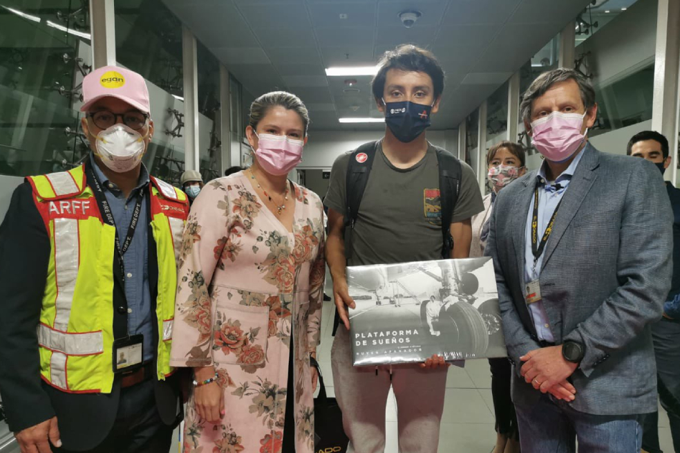 En video: Así fue la llegada de Egan Bernal a Colombia