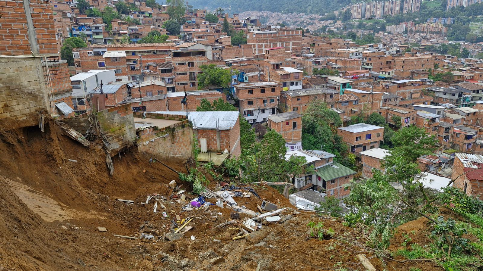 Alerta en el barrio Villalatina de Medellín ante nuevo deslizamiento de tierra