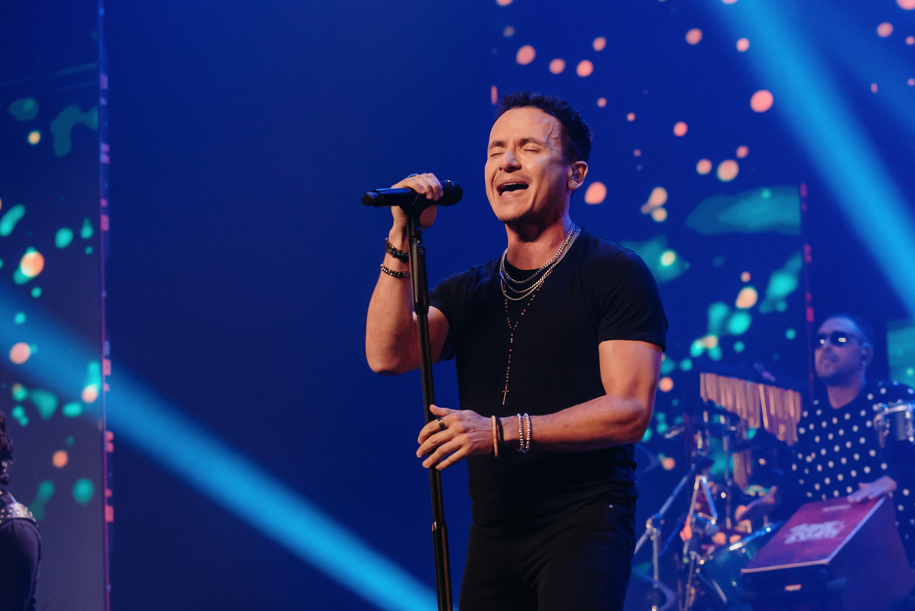 “Besos en la frente”, el nuevo video musical de Fonseca
