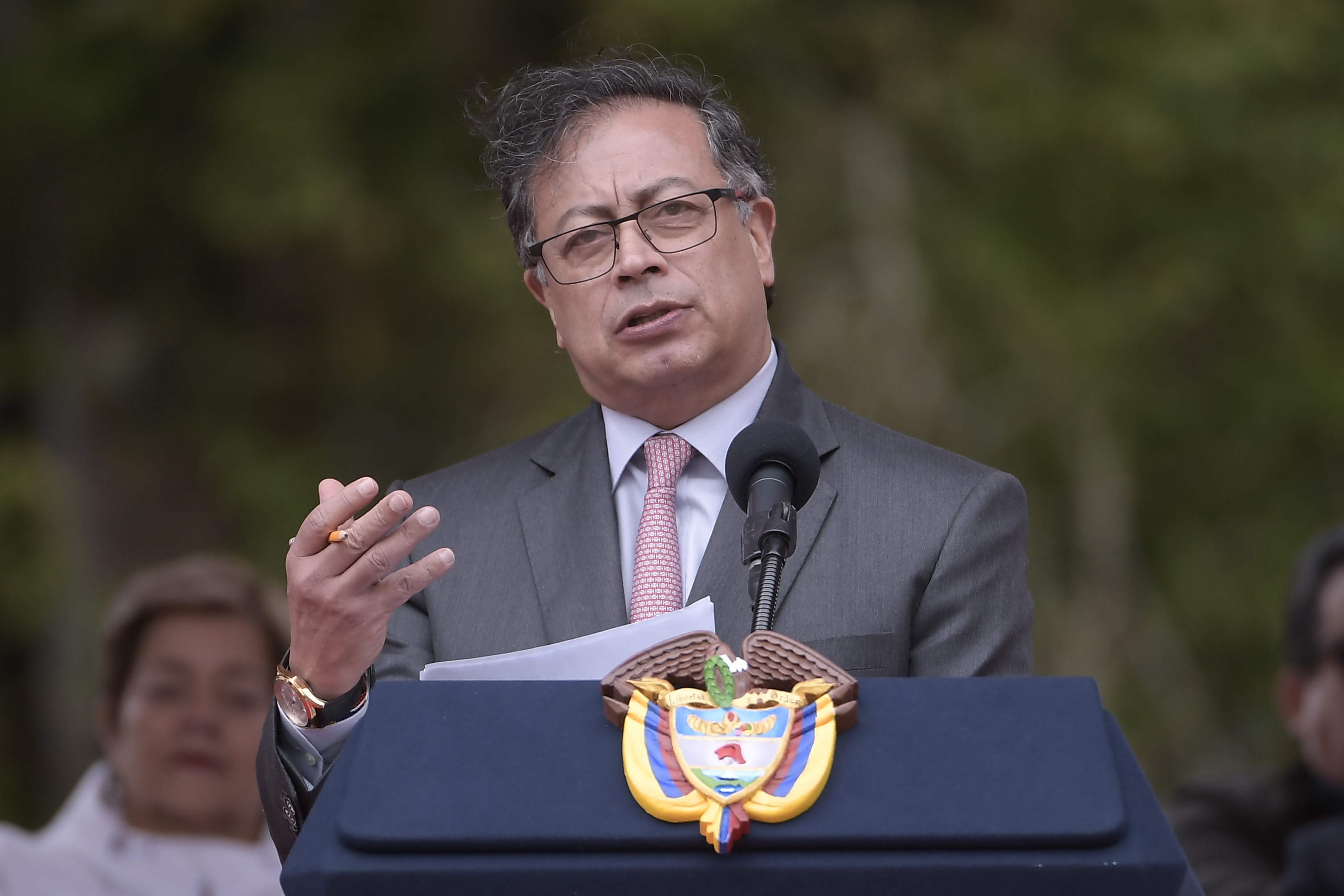 Petro ordenó renovar armamento del Ejército, tras jalón de orejas de Contraloría