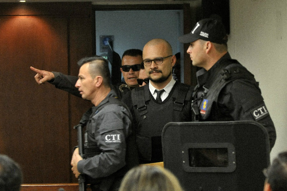 El “hacker” Andrés Fernando Sepúlveda llegó escoltado a la audiencia por un fuerte dispositivo del CTI de la Fiscalía. /Cristian Garavito - El Espectador